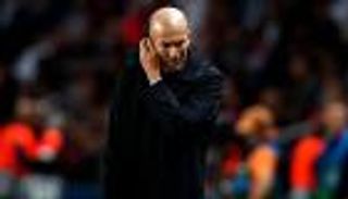 زيدان يرفض الرحيل عن ريال مدريد من الباب الضيق