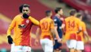 هدفان وصدارة وساعة فاخرة.. أسبوع مصطفى محمد الحافل في جالاتا سراي