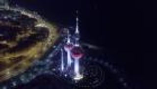 بالصور.. أبراج الكويت تتزين بالأحمر دعما لمهمة مسبار الأمل