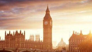 بريطانيا تشدد القيود لمكافحة كورونا