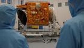 نجوم الفن يشاركون الإمارات فرحة نجاح "مسبار الأمل"