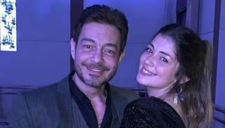 ليلى أحمد زاهر ووالدها في إحدى المناسبات