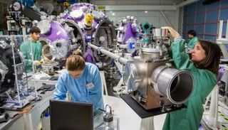 النساء في ميادين العلوم