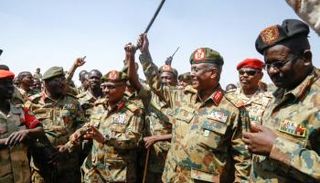  ياسر العطا خلال جولته بالحدود الشرقية