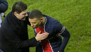 مبابي نجم باريس سان جيرمان ومدربه بوكيتينو