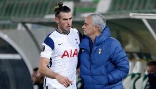 جوزيه مورينيو مدرب توتنهام ولاعبه جاريث بيل