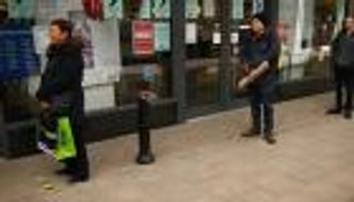 توقعات باستمرار التباعد الاجتماعي في بريطانيا لشهور