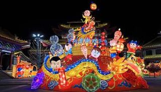 مهرجان الفوانيس الملونة