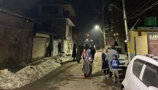 الأهالي نزلوا إلى الشارع فور شعورهم بالزلزال