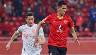 بدر بانون مدافع الأهلي وليفاندوفسكي مهاجم بايرن ميونيخ