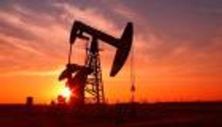 برميل النفط فوق 62 دولارا.. أعلى سعر منذ عام