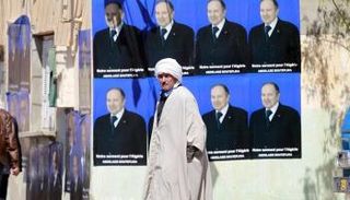 ملصقات انتخابية للرئيس الجزائري السابق عبد العزيز بوتفليقة - أرشيفية