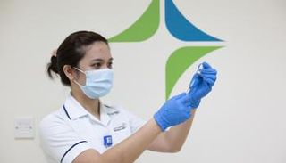 تطعيمات كورونا في الإمارات