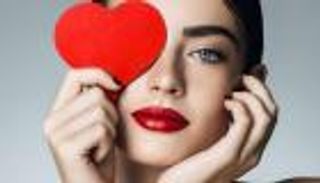 طريقة عمل مكياج ناعم في عيد الحب