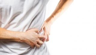 الغثيان والقيء والانتفاخ من أبرز أعراض التهاب البنكرياس