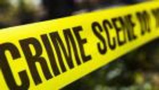 ومن "اللعب" ما قتل.. طفل يصيب والديه بالرصاص