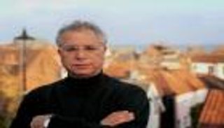 وفاة الشاعر والروائي الفلسطيني مريد البرغوثي