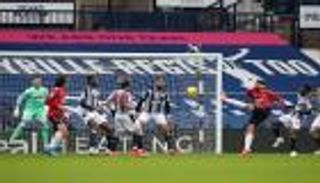 هداف الدوري الإنجليزي.. "هدف طائر" يقرب فرنانديز من محمد صلاح