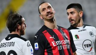 زلاتان إبراهيموفيتش مهاجم ميلان