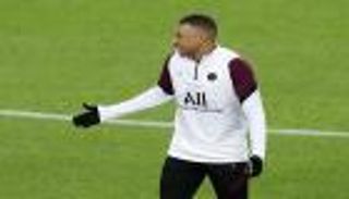 بالفيديو.. مبابي يصل إلى برشلونة على أعناق جماهير ريال مدريد