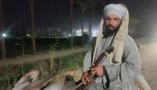 بهاء على الحمار خلال رحلته