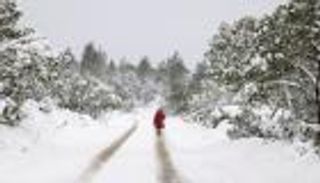 بالصور.. أقوى تساقط للثلوج في اليونان منذ 12 عاماً