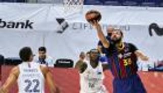 من القدم إلى السلة.. عقدة الكأس تنصر برشلونة على ريال مدريد