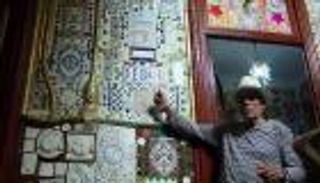 بالصور.. الجزائري "ديدو" يحول منزله إلى متحف لتخليد قصة حبه