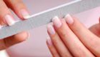 العناية بالأظافر.. حماية من الجراثيم وجاذبية لليدين