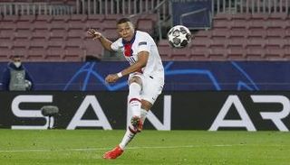 مبابي كان بطل موقعة برشلونة ضد باريس سان جيرمان