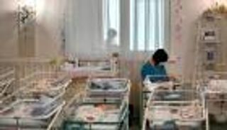 ولادة طفل من رحم جدته.. إنجاز طبي في فرنسا