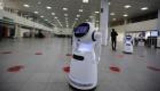 طلاب نيجيريون يصممون "روبوت" لعلاج مرضى كورونا عن بعد