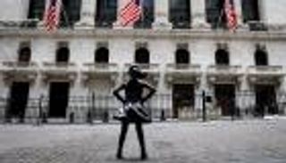 قفزة "التجزئة" و"الصناعة" لم تحرك ساكنا في وول ستريت.. الأسهم تنخفض