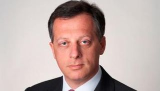 ريتشارد شارب رئيسا لهيئة الإذاعة البريطانية (بي.بي.سي)