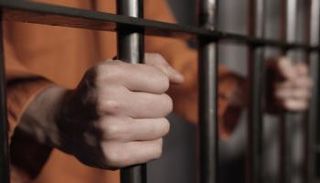 رجل في قفص الاتهام - أرشيفية