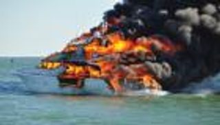 حريق يلتهم يختاً بملايين الدولارات قبالة سواحل ماليزيا