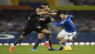 رياض محرز نجم مانشستر سيتي أمام إيفرتون