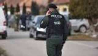 قتل والديه ثم احتجز رهينة لـ7 ساعات.. والشرطة تنهي المأساة