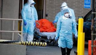 نقل مصاب بفيروس كورونا في الولايات المتحدة (أرشيفية)