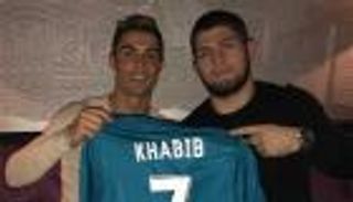 بسبب كرة القدم.. حبيب محمدوف يندب حظه ويستشهد برونالدو
