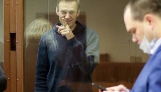 أليكسي نافالني خلال محاكمته- أرشيفية 