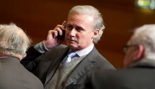 وزير الدولة الأسبق للوظيفة العامة جورج ترون - أ.ف.ب