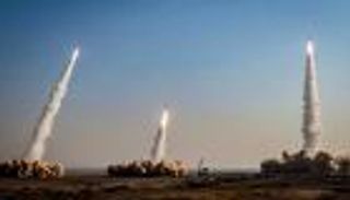 صحيفة ترجح نشر إيران 200 صاروخ بعيد المدى لاستهداف إسرائيل