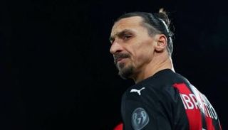 زلاتان إبراهيموفيتش مهاجم ميلان