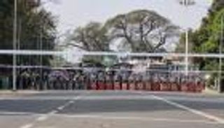 متظاهرو ميانمار يكسرون حصار "الانقلاب" بقرع الأواني