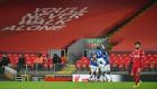 إيفرتون يستغل نكسة ليفربول وينهي عقدة الديربي بعد 3749 يوما