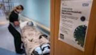 بريطانيا تخفف "قيود كورونا" في دور رعاية المسنين بشروط