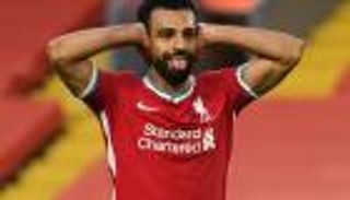 بالفيديو.. محمد صلاح يقود حملة للاحتفال بأسطورة الأهلي المصري