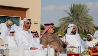 لقاء ودي سابق يجمع ملك البحرين والشيخ محمد بن راشد آل مكتوم والشيخ محمد بن زايد آل نهيان