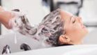 شامبو التقشير.. مفتاح صحة وجمال الشعر